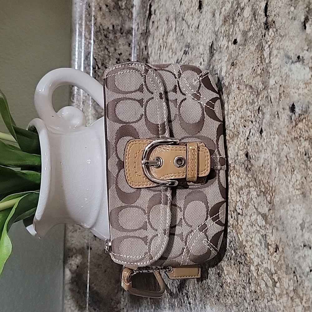 Coach signature wristlet - Picture 1 of 4